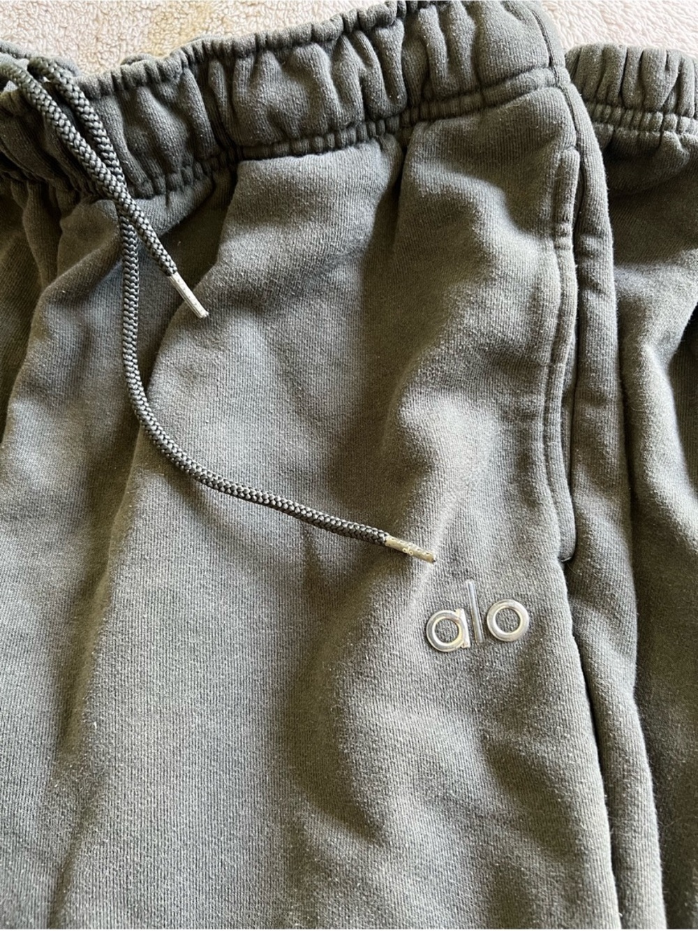 Alo Yoga Women’s Charcoal Green Accolade sweatpants large - Picture 7 of 7